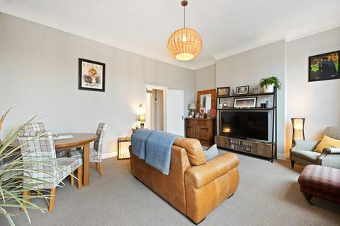 2 bedroom flat for sale, Byrne Road, London, SW12