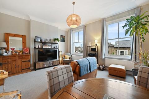 2 bedroom flat for sale, Byrne Road, London, SW12