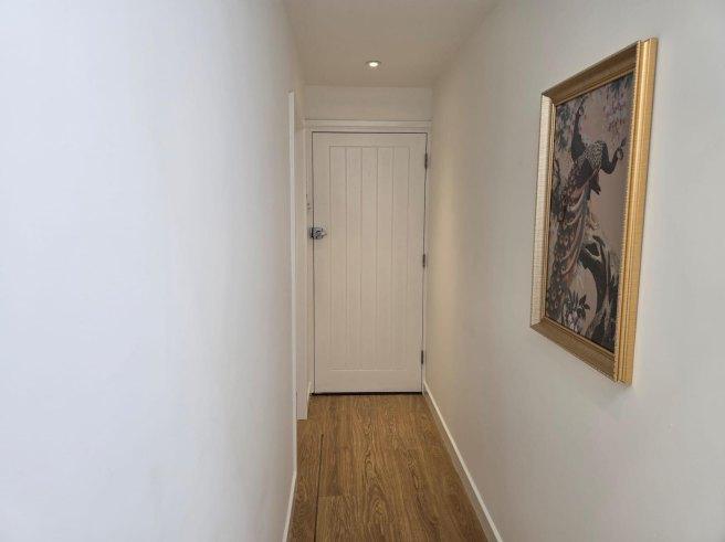 Burleigh-street-cb1-1dj-1034532
