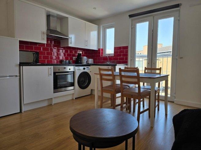 Burleigh-street-cb1-1dj-1034542