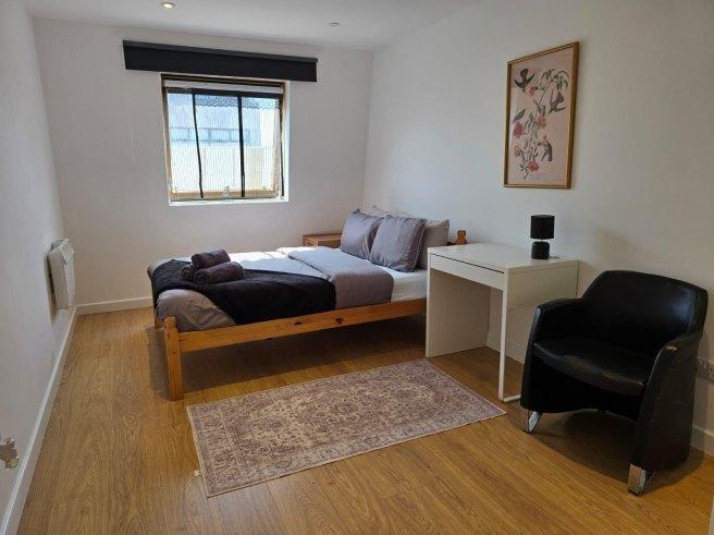 Burleigh-street-cb1-1dj-1034544