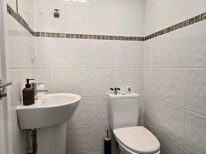 Burleigh-street-cb1-1dj-1034538