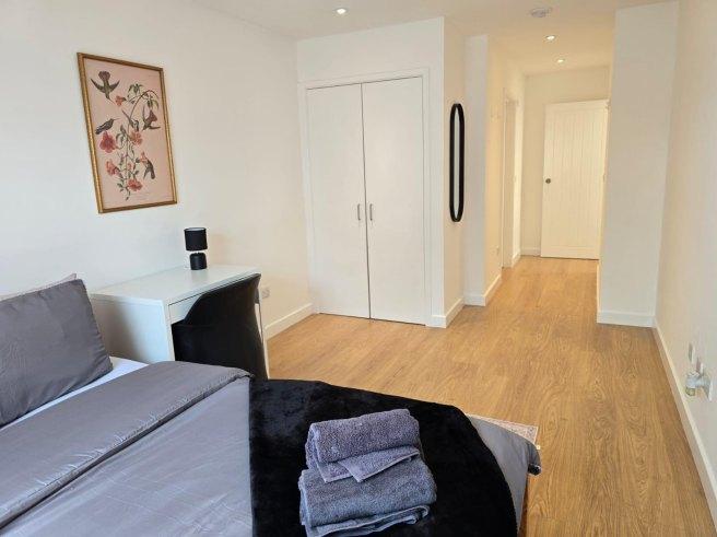 Burleigh-street-cb1-1dj-1034539