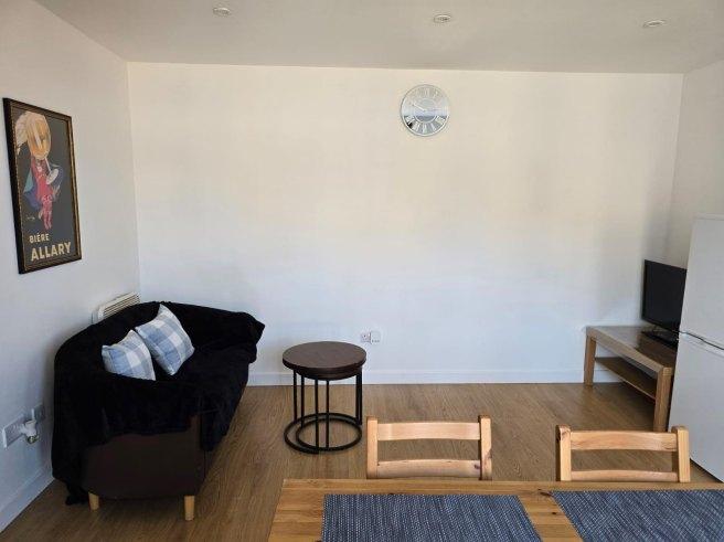 Burleigh-street-cb1-1dj-1034541