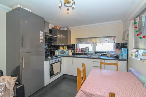 3 bedroom ground floor flat to rent, Mackintosh Place, Cardiff CF24