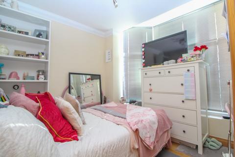 3 bedroom ground floor flat to rent, Mackintosh Place, Cardiff CF24