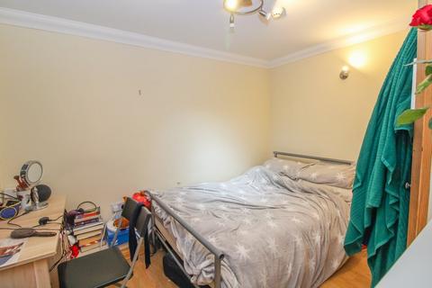 3 bedroom ground floor flat to rent, Mackintosh Place, Cardiff CF24