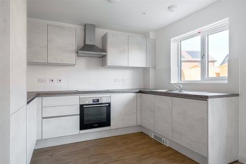 3 bedroom semi-detached house to rent, Hailwood Avenue, Berkshire RG45