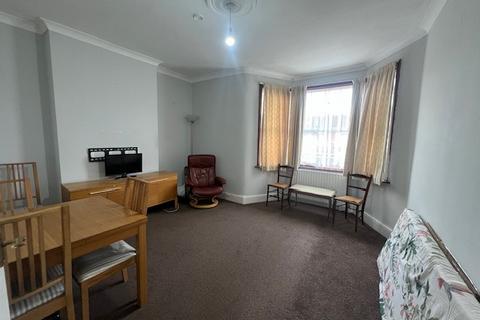 2 bedroom flat to rent, Kingswood Road, Ilford, Essex, IG3