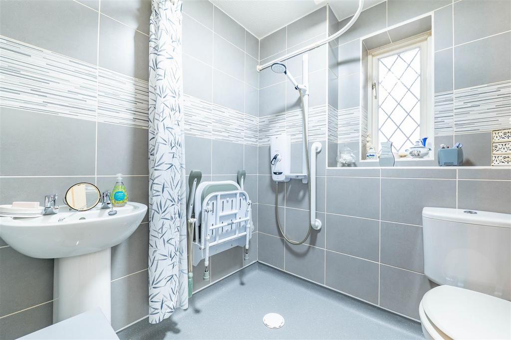 Family Shower Room