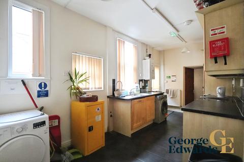 5 bedroom terraced house for sale, Stoughton Road, Oadby, Leicester, LE2 4DS.