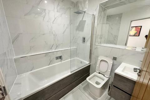 3 bedroom flat for sale, Thornton Street, London SW9