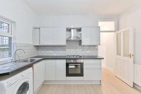 2 bedroom flat to rent, Bavent Road, Camberwell, London, SE5