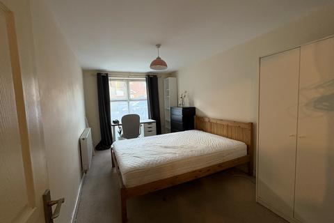 3 bedroom flat to rent, 3 Bed Student Flat in Melgate Close, Winton
