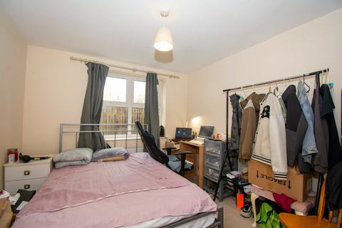 3 bedroom flat to rent, 3 Bed Student Flat in Melgate Close, Winton
