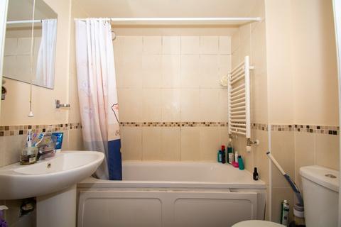 3 bedroom flat to rent, 3 Bed Student Flat in Melgate Close, Winton