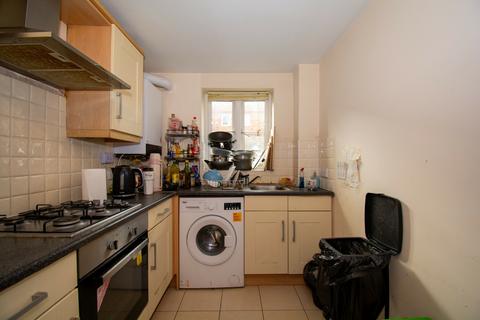 3 bedroom flat to rent, 3 Bed Student Flat in Melgate Close, Winton