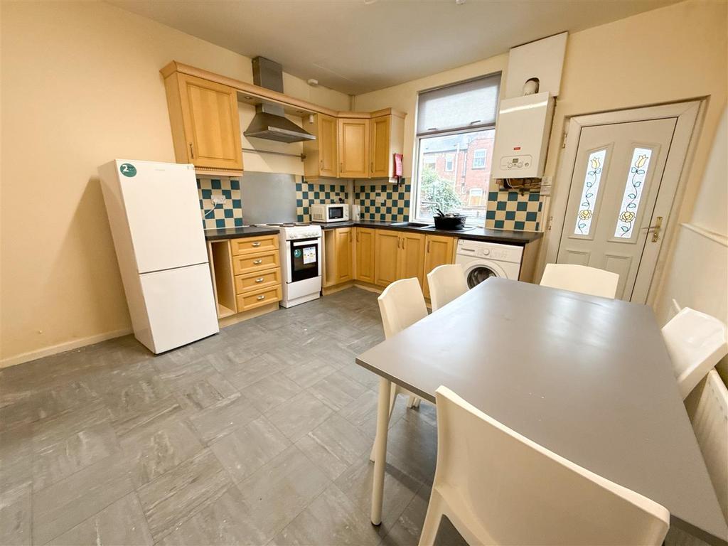 Kitchen dining room