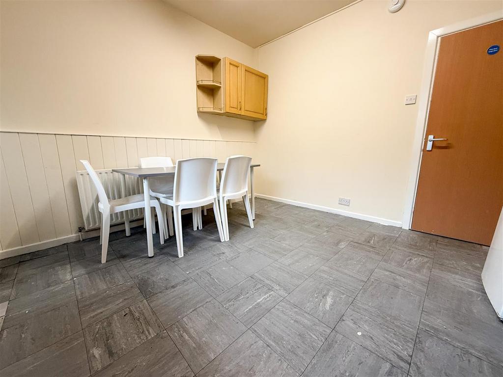 Kitchen dining room
