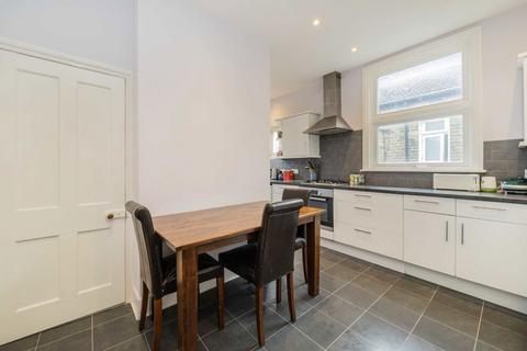 4 bedroom flat to rent, Ravenstone Street, London SW12