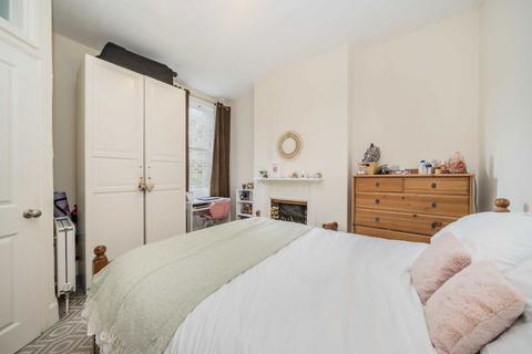 4 bedroom flat to rent, Ravenstone Street, London SW12