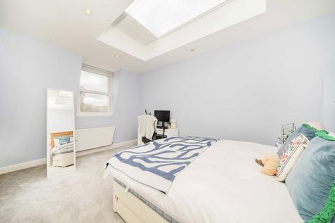 4 bedroom flat to rent, Ravenstone Street, London SW12
