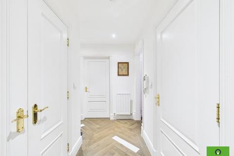 2 bedroom flat for sale, Autumn Court, Romford RM7