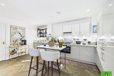 2 bedroom flat for sale, Autumn Court, Romford RM7
