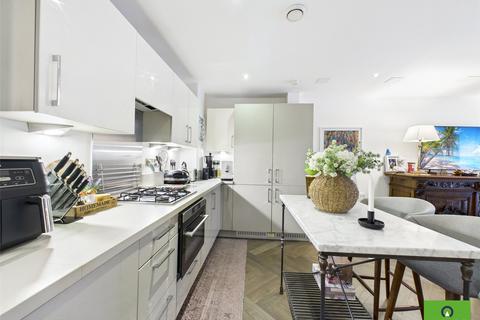 2 bedroom flat for sale, Autumn Court, Romford RM7