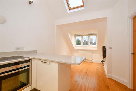 2 bedroom flat to rent, Upton Avenue, St. Albans, AL3