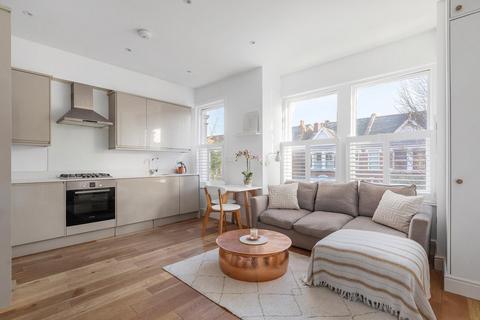 2 bedroom apartment to rent, London W3