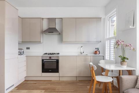 2 bedroom apartment to rent, London W3