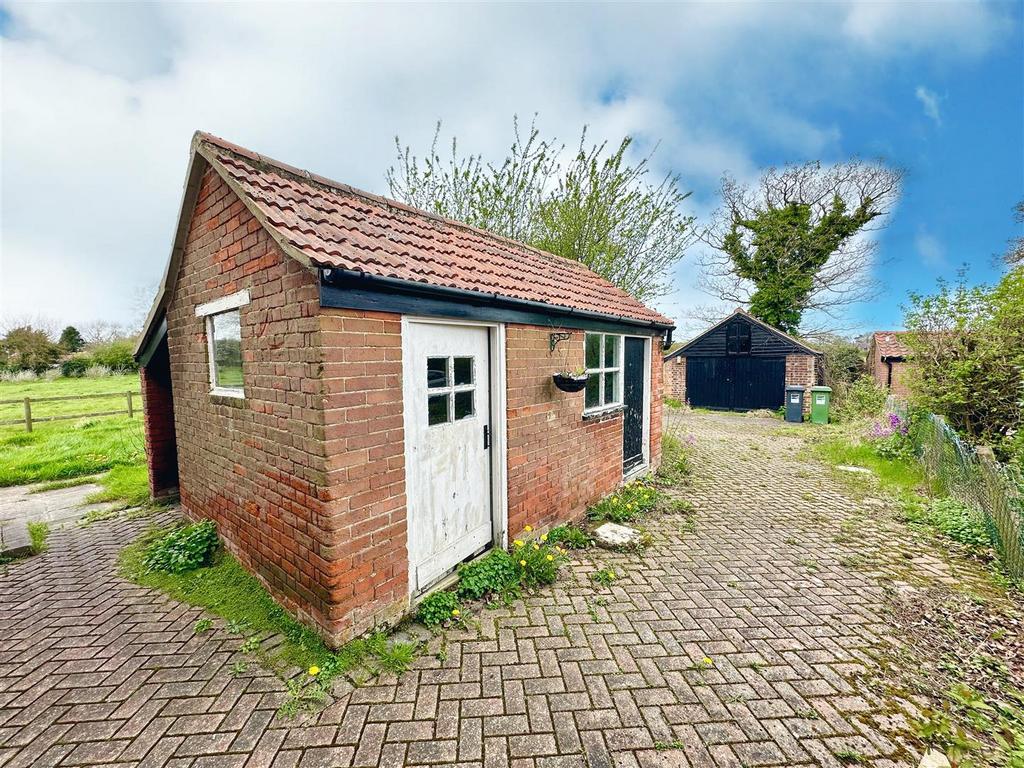 Outbuilding.jpg