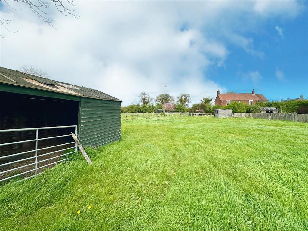 Distant view towards house.jpg