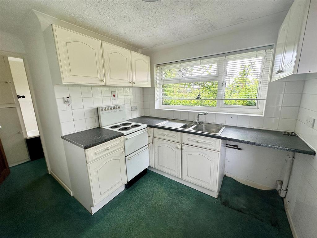 Kitchen with side aspect.jpg