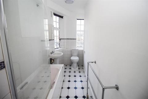 undefined, Broadway West, Leigh-On-Sea