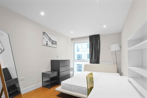 undefined, Whitechapel High Street, Aldgate East