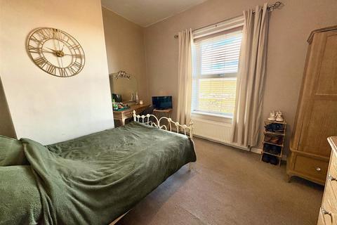 2 bedroom terraced house for sale, Banks End Road, Elland