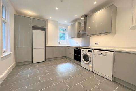 3 bedroom flat to rent, Molyneux Park Road, Tunbridge Wells