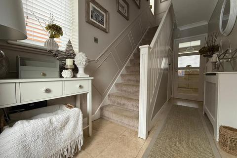 3 bedroom semi-detached house to rent, Skeckling Close, Burstwick