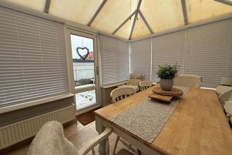 3 bedroom semi-detached house to rent, Skeckling Close, Burstwick