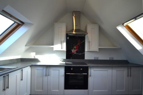 3 bedroom apartment to rent, Pickersleigh Avenue, Malvern, Worcestershire, WR14 2LJ