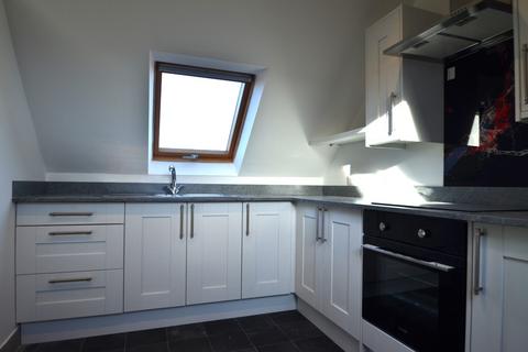 3 bedroom apartment to rent, Pickersleigh Avenue, Malvern, Worcestershire, WR14 2LJ