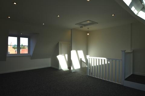 3 bedroom apartment to rent, Pickersleigh Avenue, Malvern, Worcestershire, WR14 2LJ
