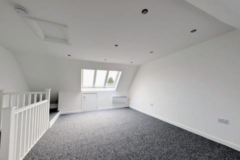 3 bedroom apartment to rent, Pickersleigh Avenue, Malvern, Worcestershire, WR14 2LJ