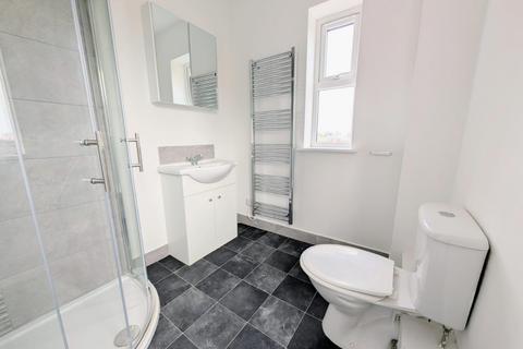 3 bedroom apartment to rent, Pickersleigh Avenue, Malvern, Worcestershire, WR14 2LJ