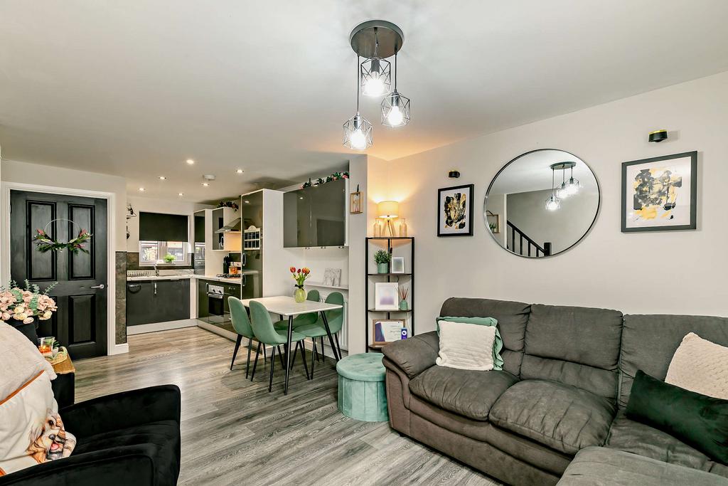 Lounge / Dining