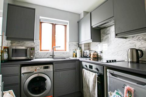 1 bedroom flat to rent, 156 Woodcote Road, WALLINGTON, SM6