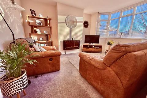 3 bedroom semi-detached house for sale, Eastleigh, Dudley DY3