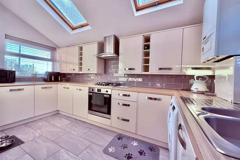 3 bedroom semi-detached house for sale, Eastleigh, Dudley DY3